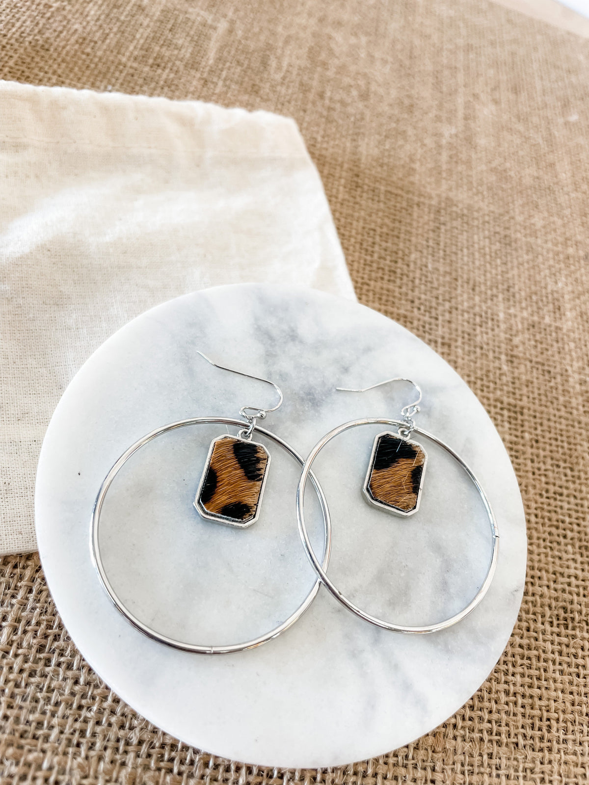 STATEMENT DROP HOOP EARRINGS